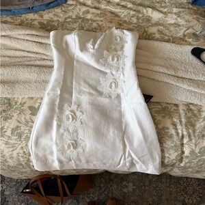 Lulu's White 3D Appliqué Floral Strapless Mini Dress